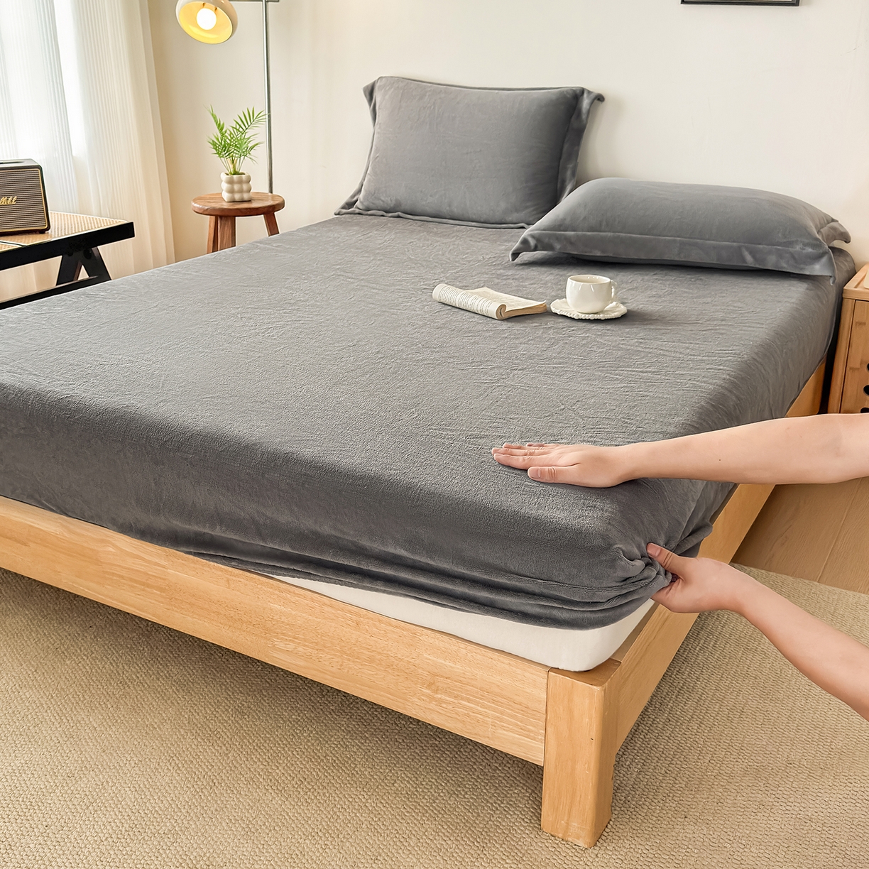 91家纺网 家纺一手货源 找家纺 金喜 支持定制2025新款200G牛奶绒纯色床笠 星空灰