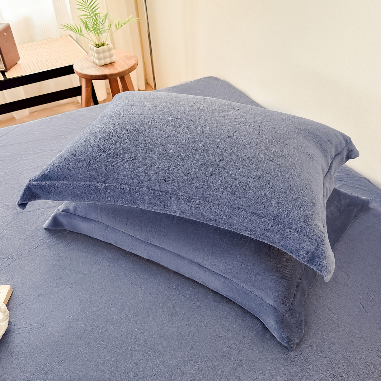91家纺网 家纺一手货源 找家纺 金喜 支持定制2025新款200G牛奶绒纯色床笠 藏蓝