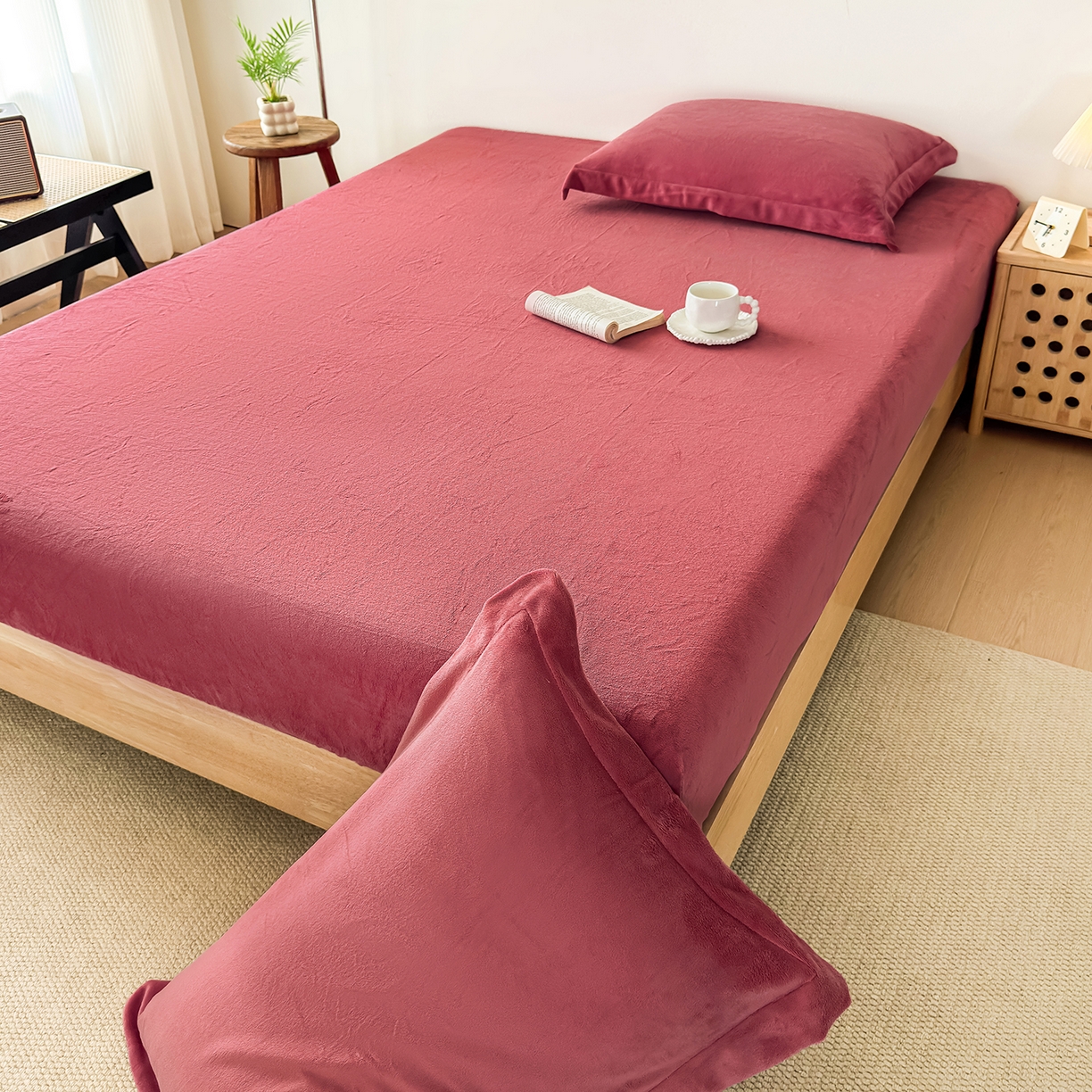 91家纺网 家纺一手货源 找家纺 金喜 支持定制2025新款200G牛奶绒纯色床笠 豆沙