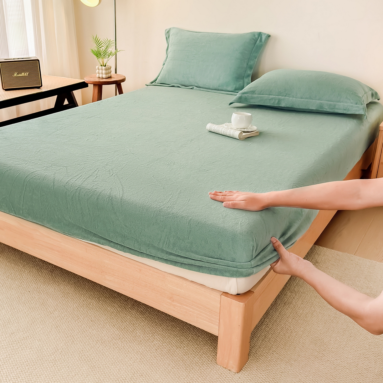 91家纺网 家纺一手货源 找家纺 金喜 支持定制2025新款200G牛奶绒纯色床笠 豆绿