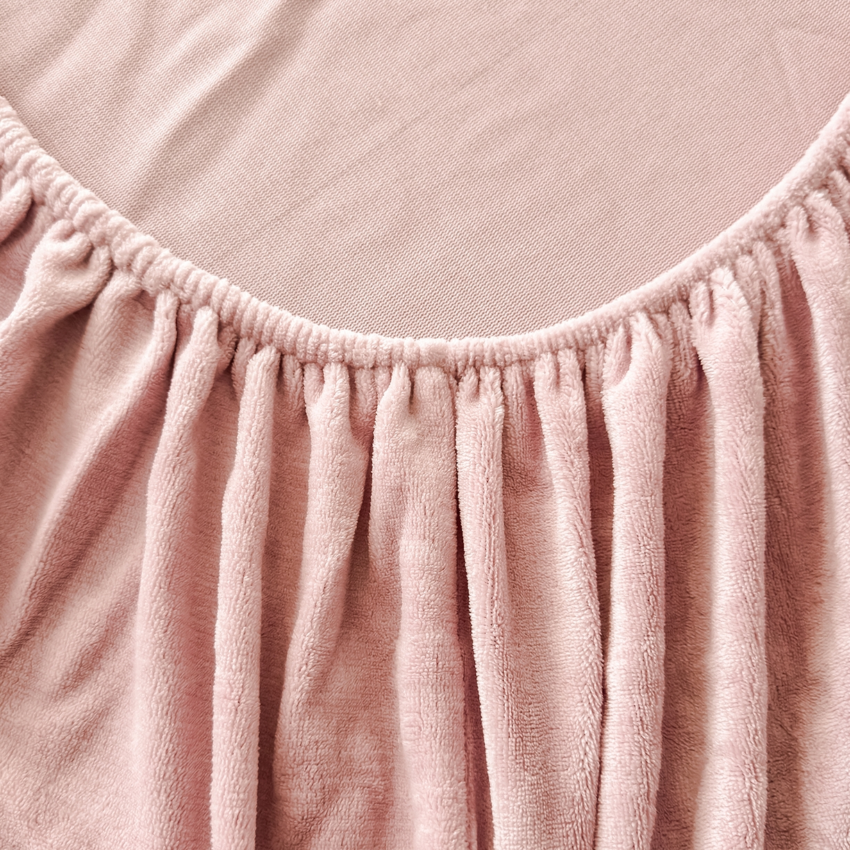 91家纺网 家纺一手货源 找家纺 金喜 支持定制2025新款200G牛奶绒纯色床笠 湘妃粉