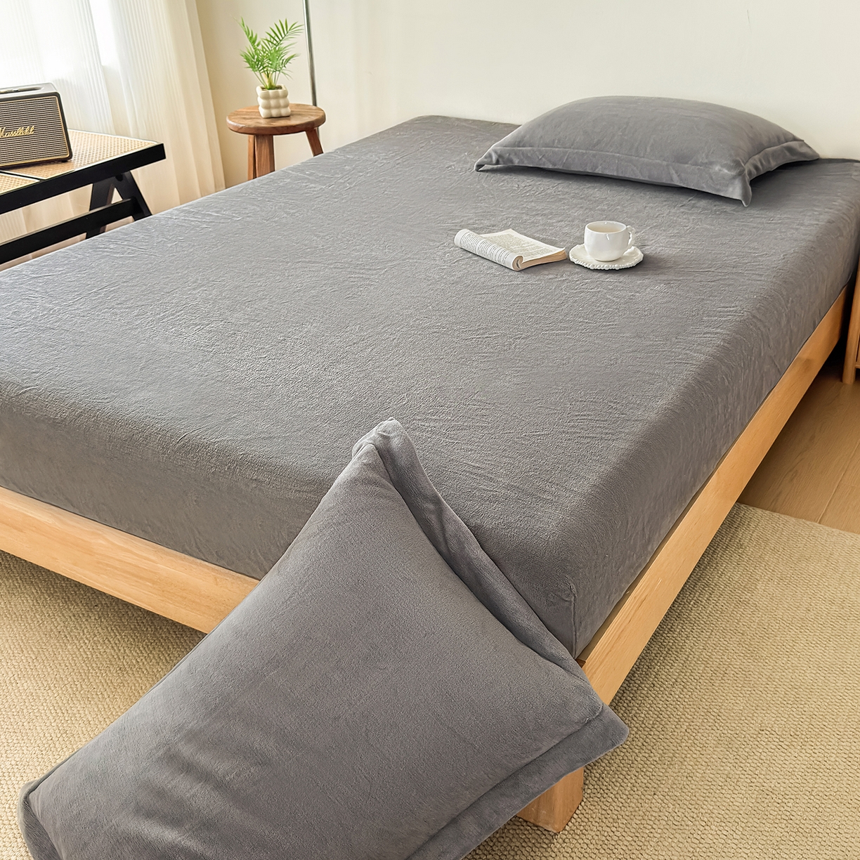 91家纺网 家纺一手货源 找家纺 金喜 支持定制2025新款200G牛奶绒纯色床笠 星空灰