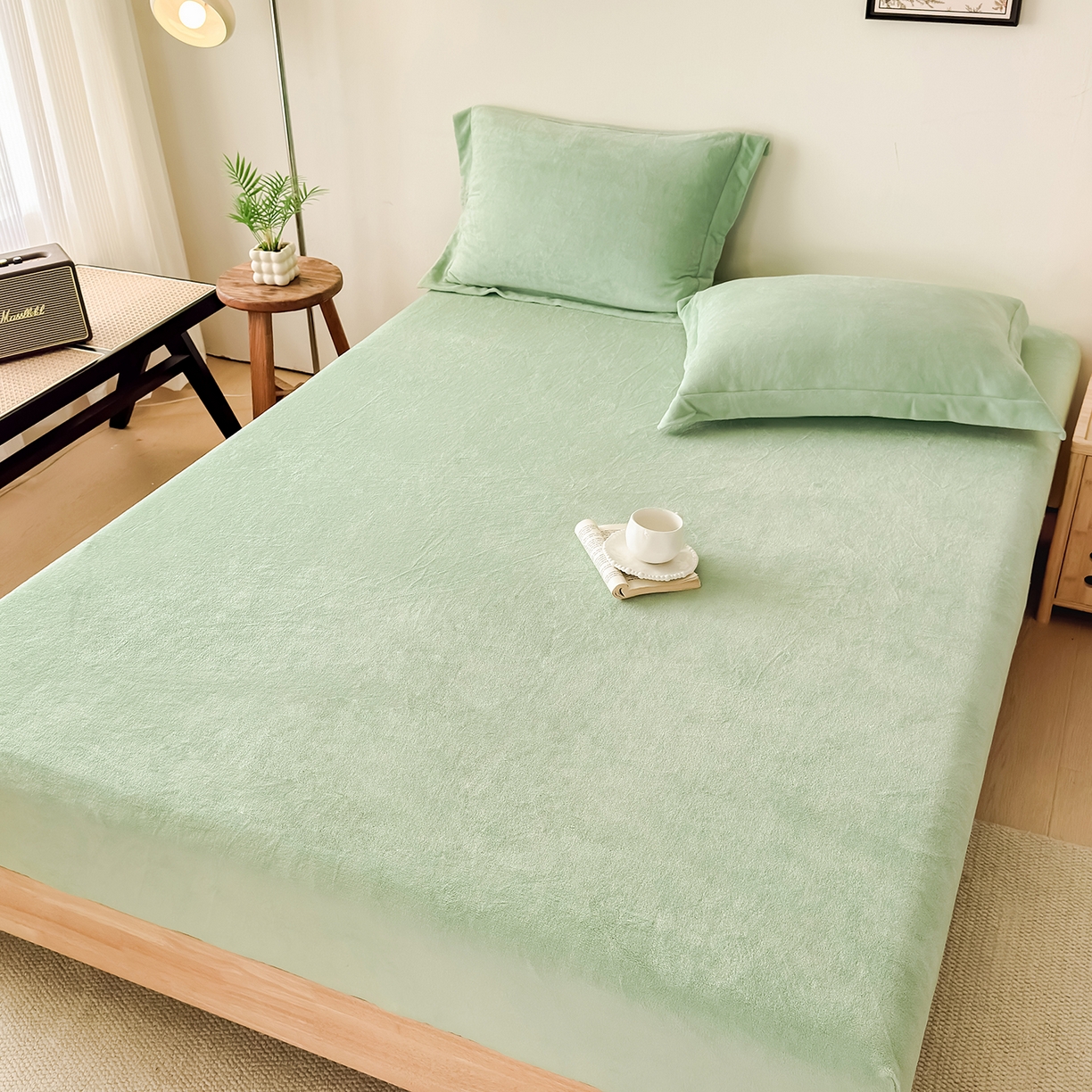 91家纺网 家纺一手货源 找家纺 金喜 支持定制2025新款200G牛奶绒纯色床笠 艾绿