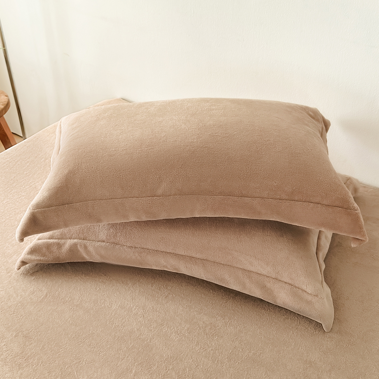 91家纺网 家纺一手货源 找家纺 金喜 支持定制2025新款200G牛奶绒纯色床笠 卡其