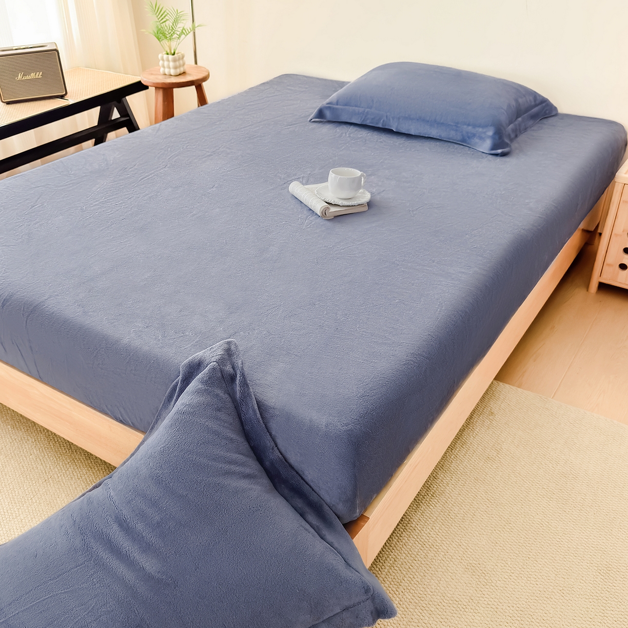 91家纺网 家纺一手货源 找家纺 金喜 支持定制2025新款200G牛奶绒纯色床笠 藏蓝