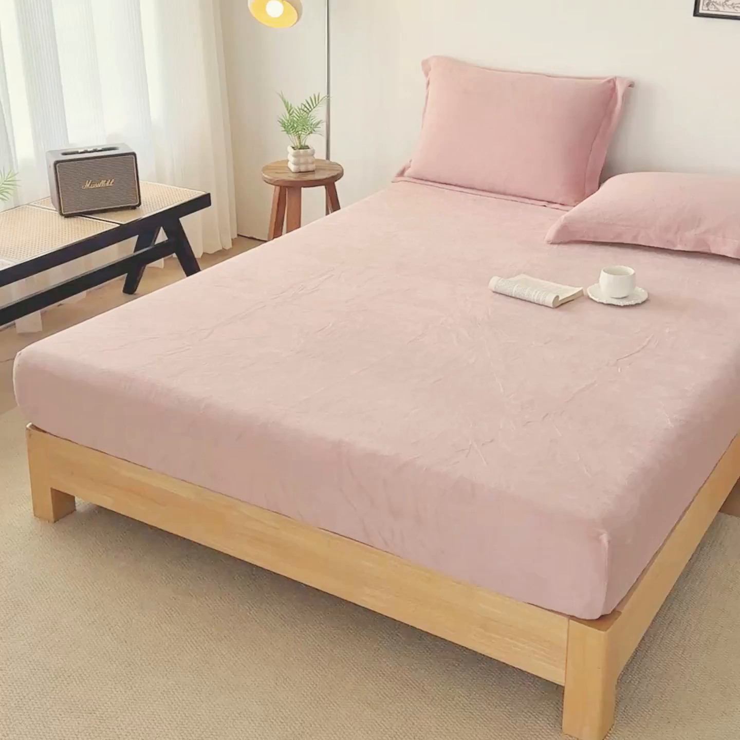 91家纺网 家纺一手货源 找家纺 金喜 支持定制2025新款200G牛奶绒纯色床笠 湘妃粉