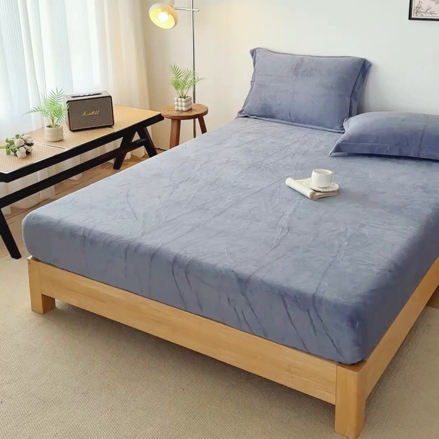 91家纺网 家纺一手货源 找家纺 金喜 支持定制2025新款200G牛奶绒纯色床笠 藏蓝