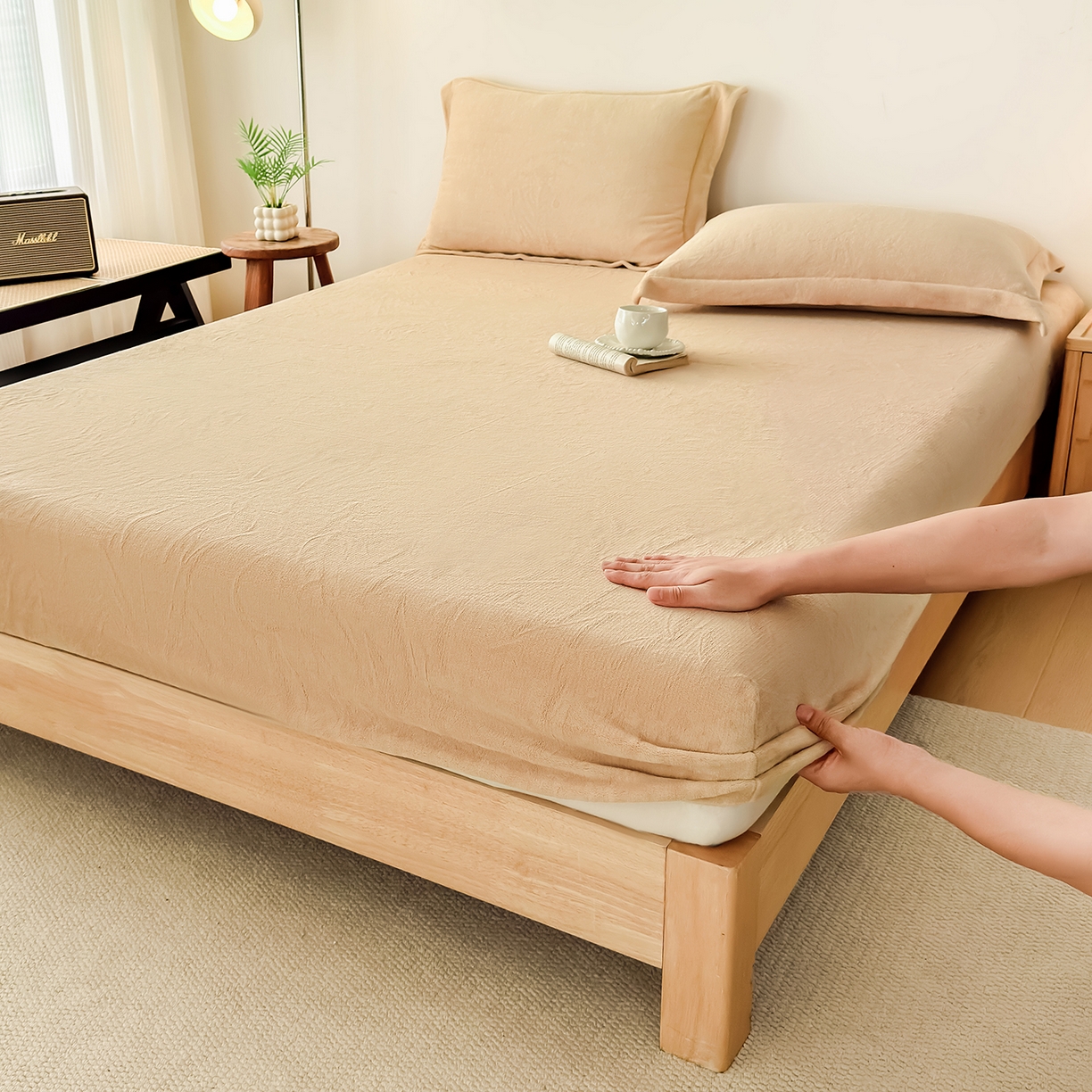 91家纺网 家纺一手货源 找家纺 金喜 支持定制2025新款200G牛奶绒纯色床笠 茶棕