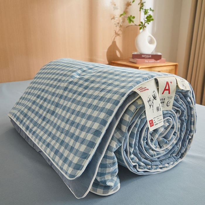 91家纺网 家纺一手货源 找家纺 金喜 2025新款全棉棉花被夏被四件套 小蓝格