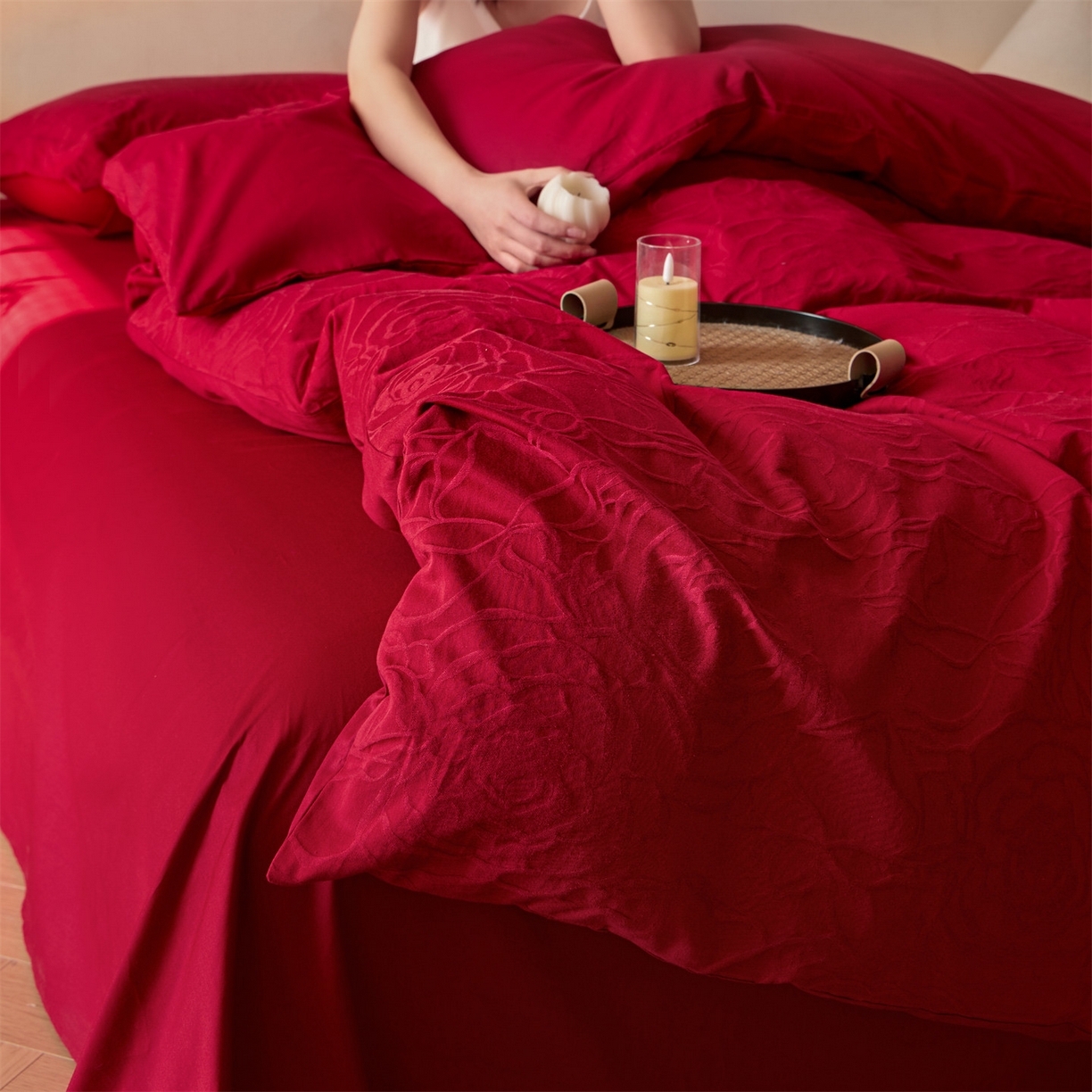 91家纺网 家纺一手货源 找家纺 笙意家纺 2026新款婚庆A版全棉60支亮面提花B版40支13372全棉四件套 枚香大红