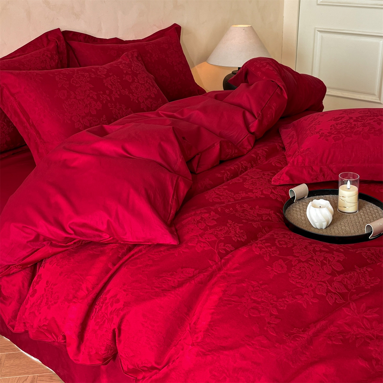 91家纺网 家纺一手货源 找家纺 笙意家纺 2026新款婚庆A版全棉60支亮面提花B版40支13372全棉四件套 花香韵美