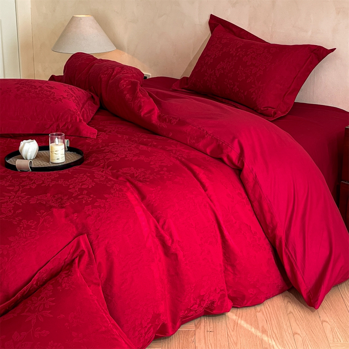 91家纺网 家纺一手货源 找家纺 笙意家纺 2026新款婚庆A版全棉60支亮面提花B版40支13372全棉四件套 花香韵美