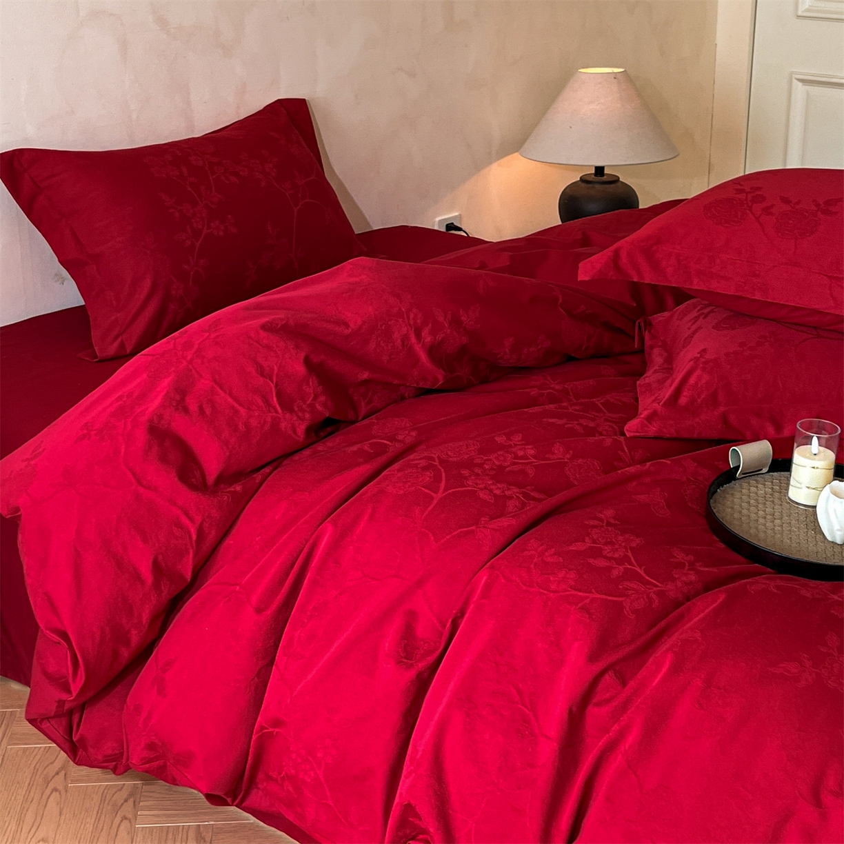 91家纺网 家纺一手货源 找家纺 笙意家纺 2026新款婚庆A版全棉60支亮面提花B版40支13372全棉四件套 花戏蝶