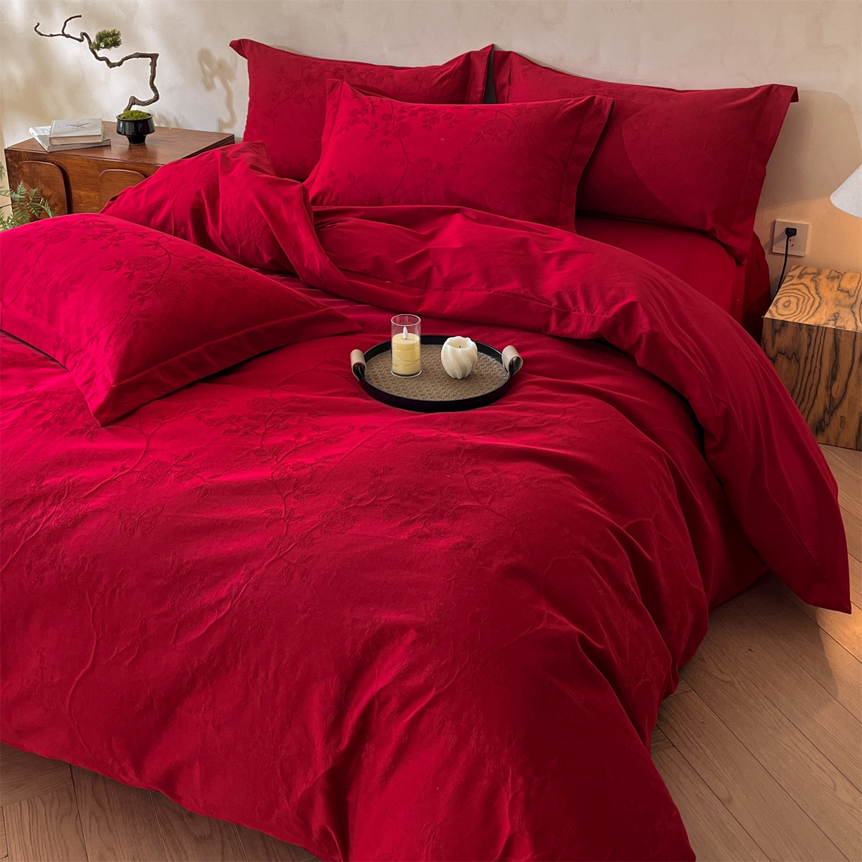 91家纺网 家纺一手货源 找家纺 笙意家纺 2026新款婚庆A版全棉60支亮面提花B版40支13372全棉四件套 花戏蝶