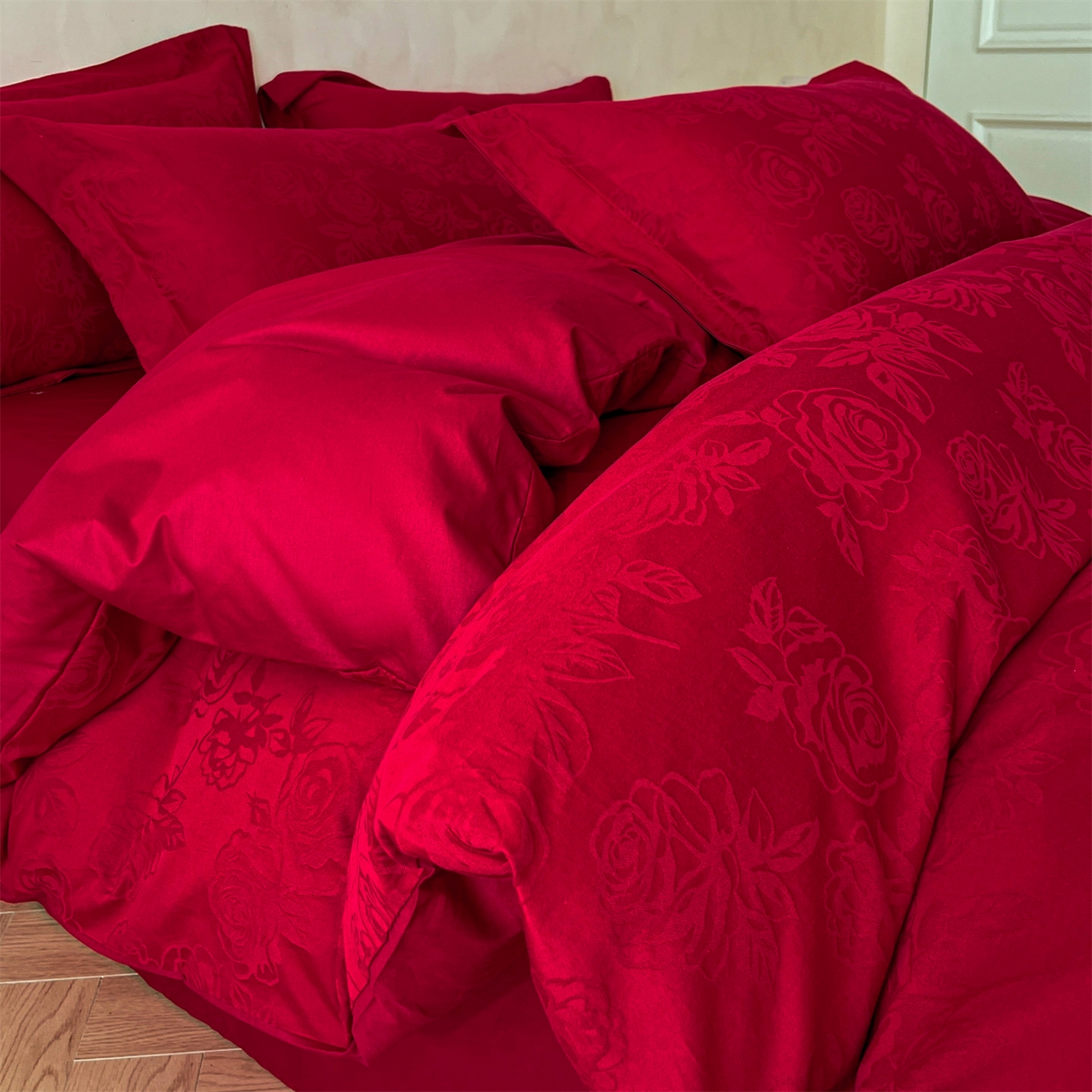 91家纺网 家纺一手货源 找家纺 笙意家纺 2026新款婚庆A版全棉60支亮面提花B版40支13372全棉四件套 玫瑰之恋