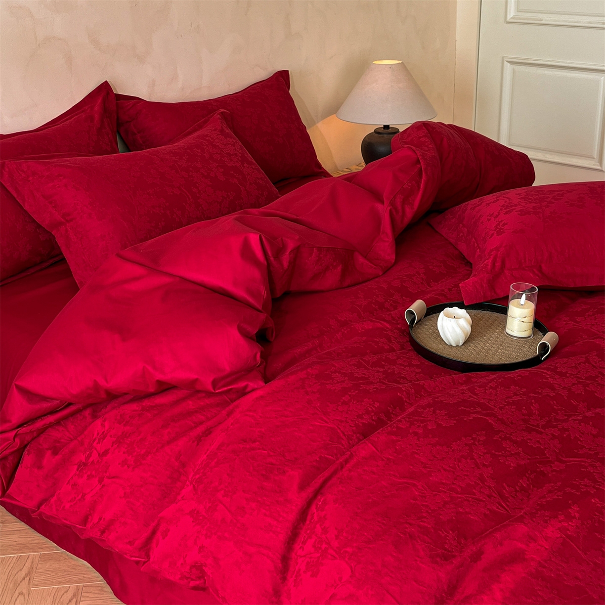 91家纺网 家纺一手货源 找家纺 笙意家纺 2026新款婚庆A版全棉60支亮面提花B版40支13372全棉四件套 梦幻花园-红