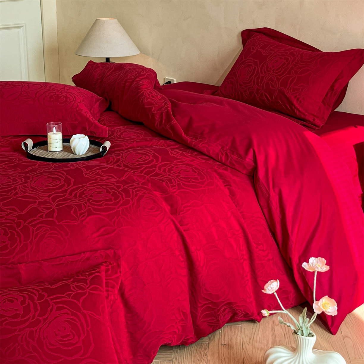 91家纺网 家纺一手货源 找家纺 笙意家纺 2026新款婚庆A版全棉60支亮面提花B版40支13372全棉四件套 枚香大红