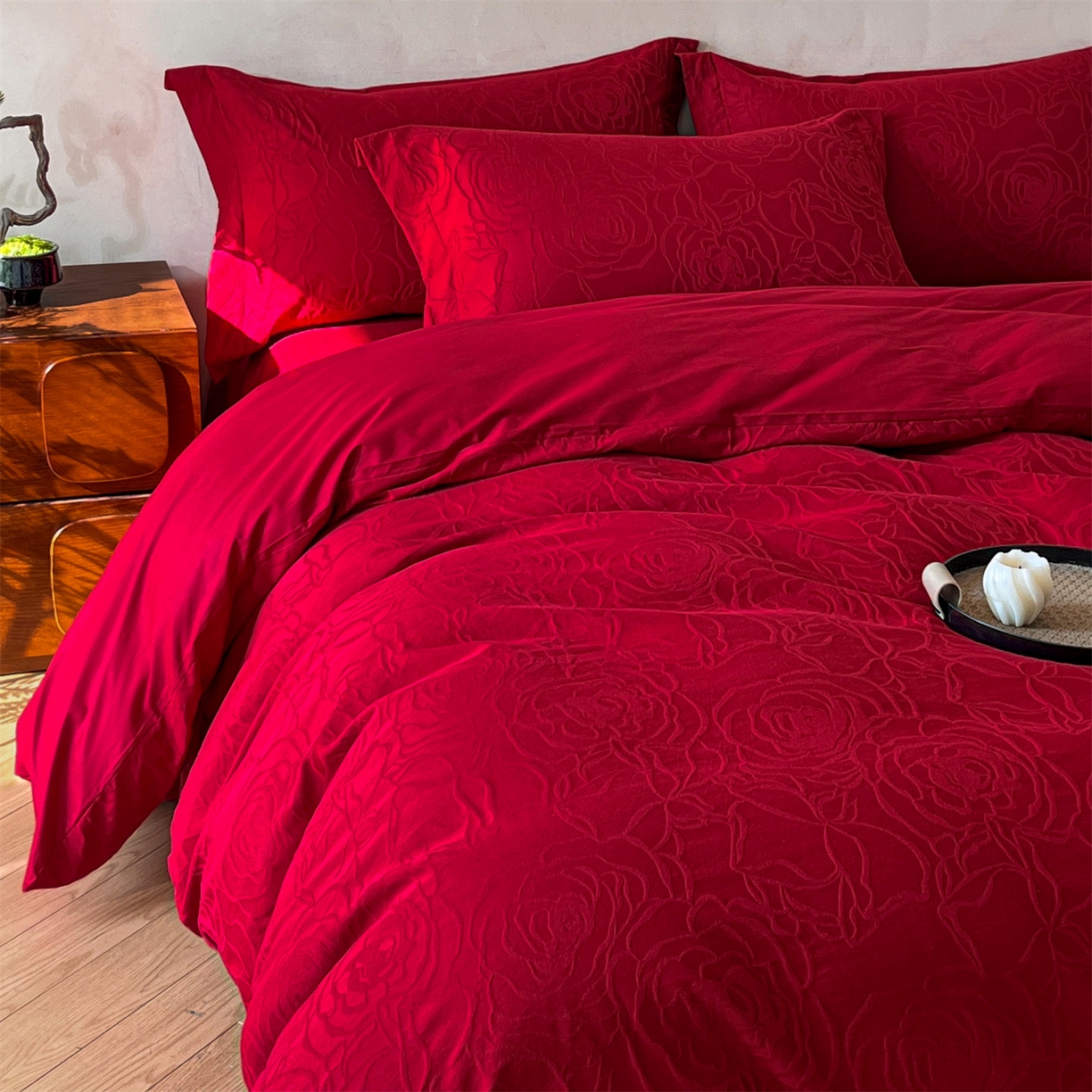 91家纺网 家纺一手货源 找家纺 笙意家纺 2026新款婚庆A版全棉60支亮面提花B版40支13372全棉四件套 枚香大红