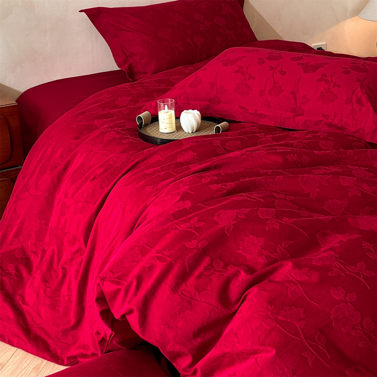 91家纺网 家纺一手货源 找家纺 笙意家纺 2026新款婚庆A版全棉60支亮面提花B版40支13372全棉四件套 岁月留声