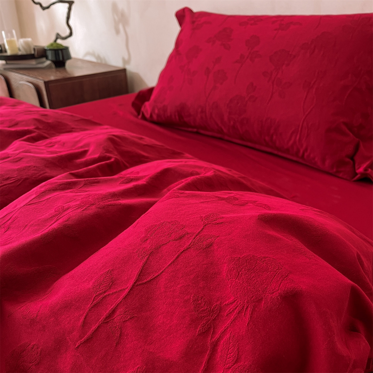 91家纺网 家纺一手货源 找家纺 笙意家纺 2026新款婚庆A版全棉60支亮面提花B版40支13372全棉四件套 岁月留声