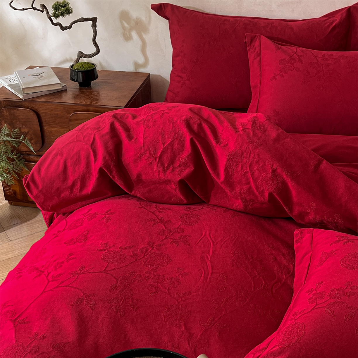 91家纺网 家纺一手货源 找家纺 笙意家纺 2026新款婚庆A版全棉60支亮面提花B版40支13372全棉四件套 花戏蝶