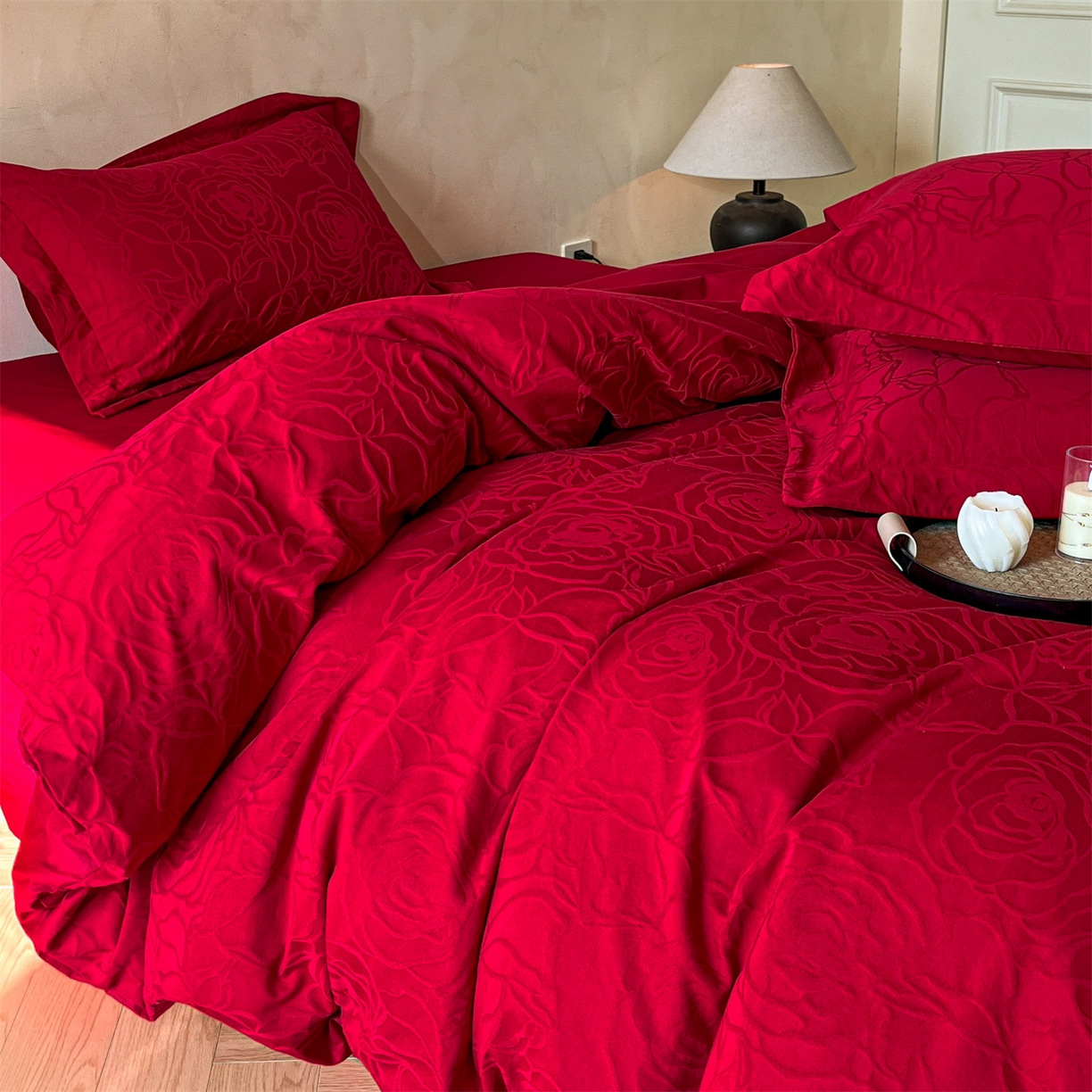 91家纺网 家纺一手货源 找家纺 笙意家纺 2026新款婚庆A版全棉60支亮面提花B版40支13372全棉四件套 枚香大红