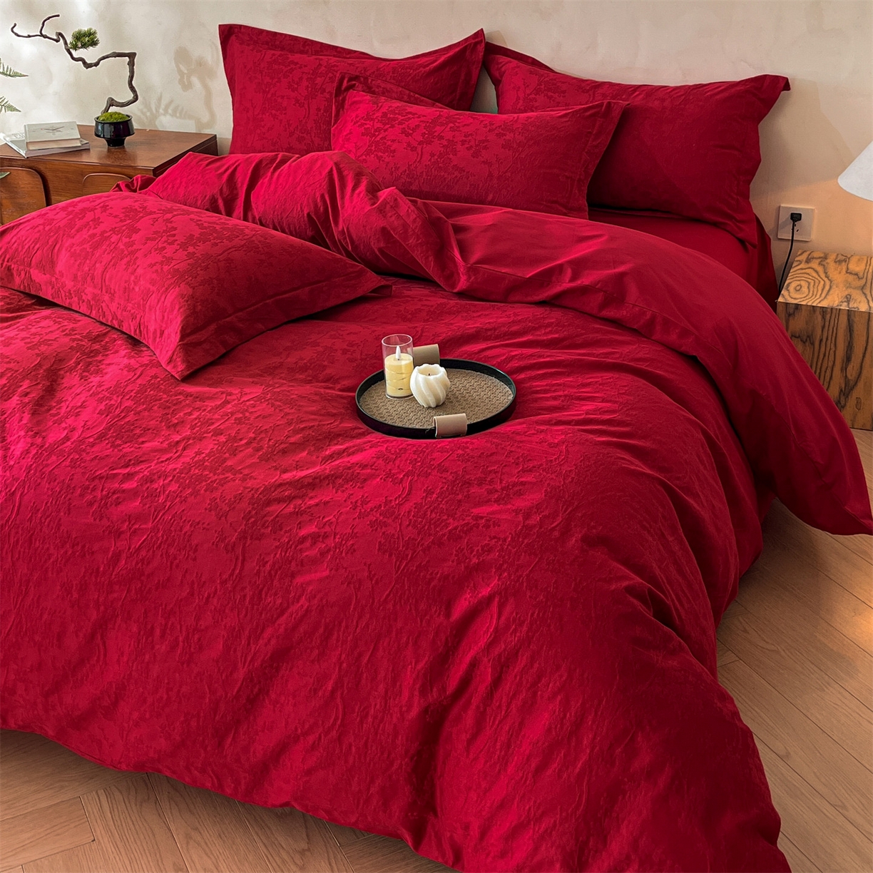 91家纺网 家纺一手货源 找家纺 笙意家纺 2026新款婚庆A版全棉60支亮面提花B版40支13372全棉四件套 梦幻花园-红