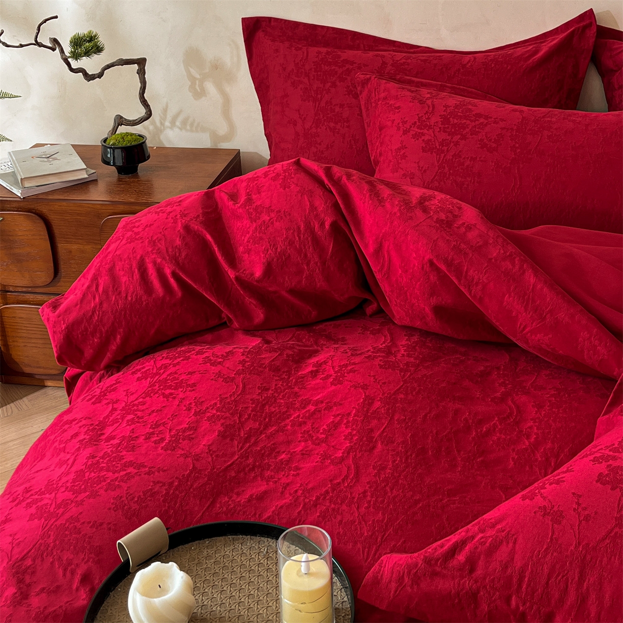 91家纺网 家纺一手货源 找家纺 笙意家纺 2026新款婚庆A版全棉60支亮面提花B版40支13372全棉四件套 梦幻花园-红