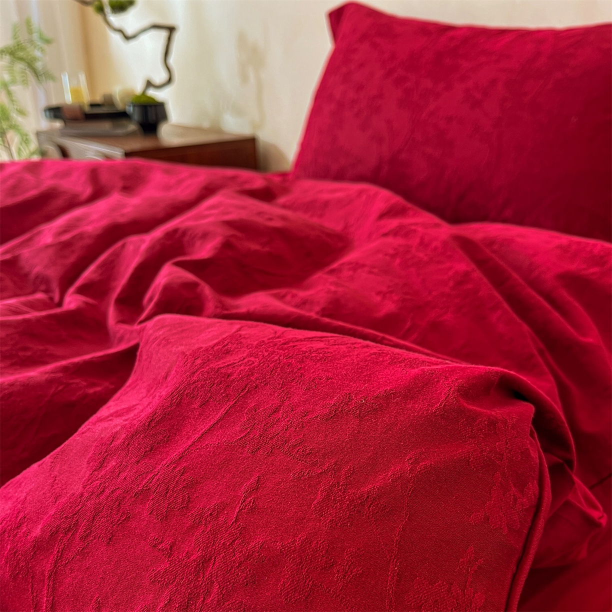 91家纺网 家纺一手货源 找家纺 笙意家纺 2026新款婚庆A版全棉60支亮面提花B版40支13372全棉四件套 梦幻花园-红