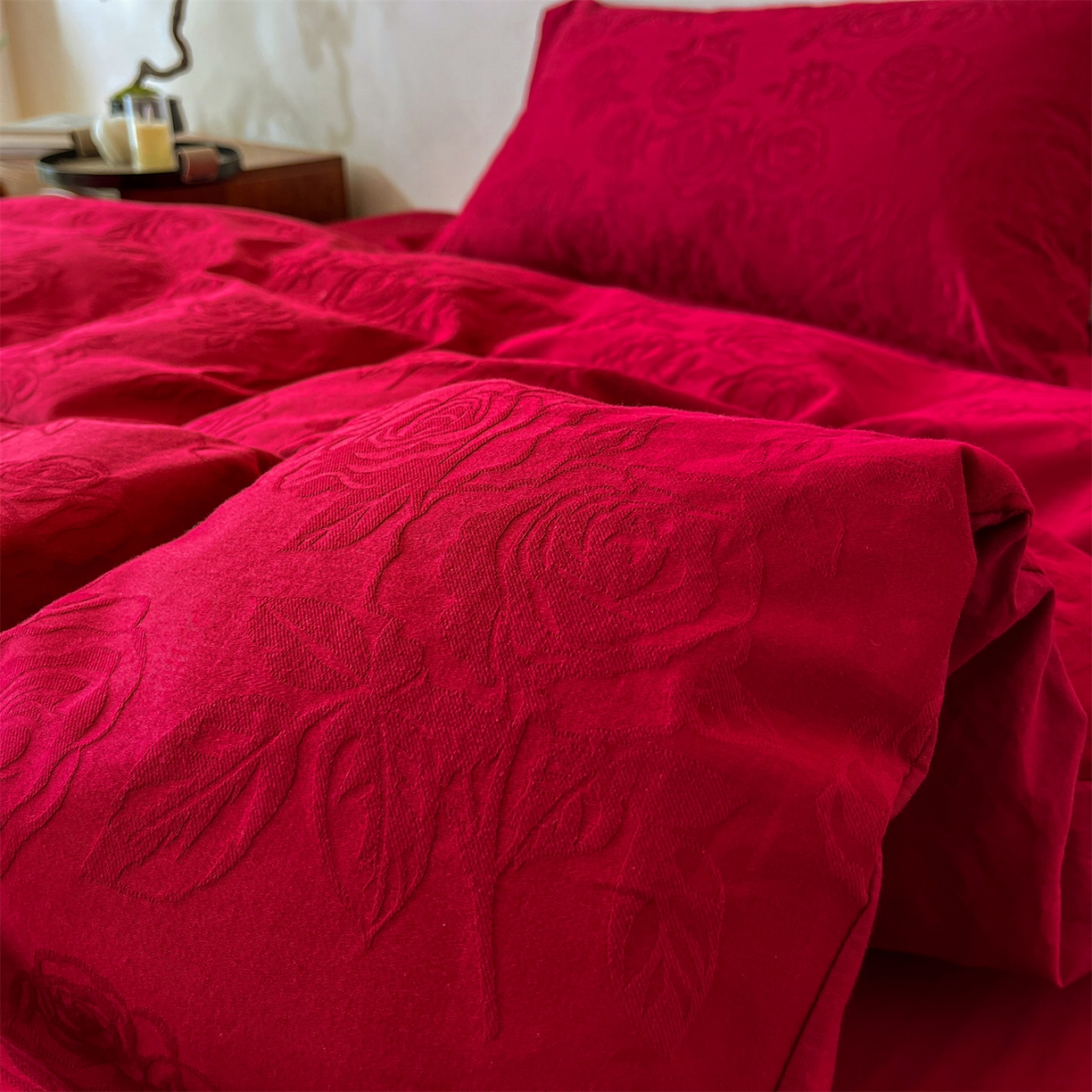 91家纺网 家纺一手货源 找家纺 笙意家纺 2026新款婚庆A版全棉60支亮面提花B版40支13372全棉四件套 玫瑰之恋