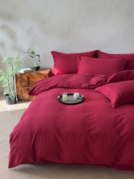 91家纺网 家纺一手货源 找家纺 笙意家纺 2026新款婚庆A版全棉60支亮面提花B版40支13372全棉四件套 枚香大红