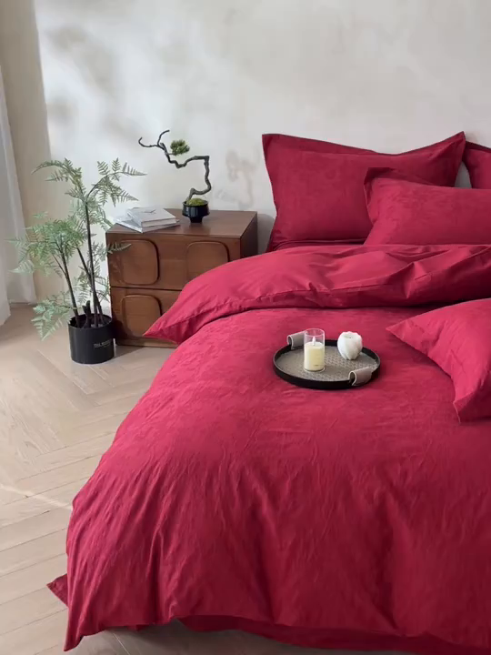 91家纺网 家纺一手货源 找家纺 笙意家纺 2026新款婚庆A版全棉60支亮面提花B版40支13372全棉四件套 梦幻花园-红