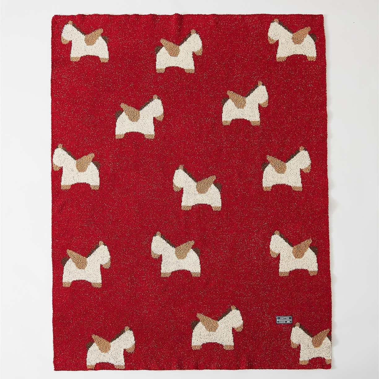 91家纺网 家纺一手货源 找家纺 暖绵绵家纺 2026春夏新款针织毯毯子多功能盖毯+抱枕-马年米洛特 米洛特-毯子