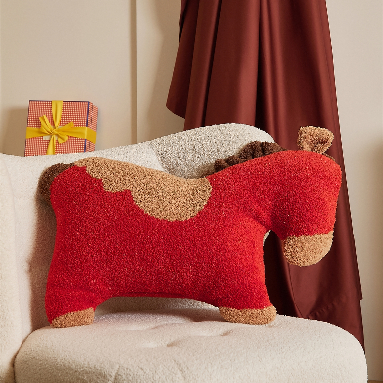 91家纺网 家纺一手货源 找家纺 暖绵绵家纺 2026春夏新款针织毯毯子多功能盖毯+抱枕-马年米洛特 米洛特-抱枕含芯