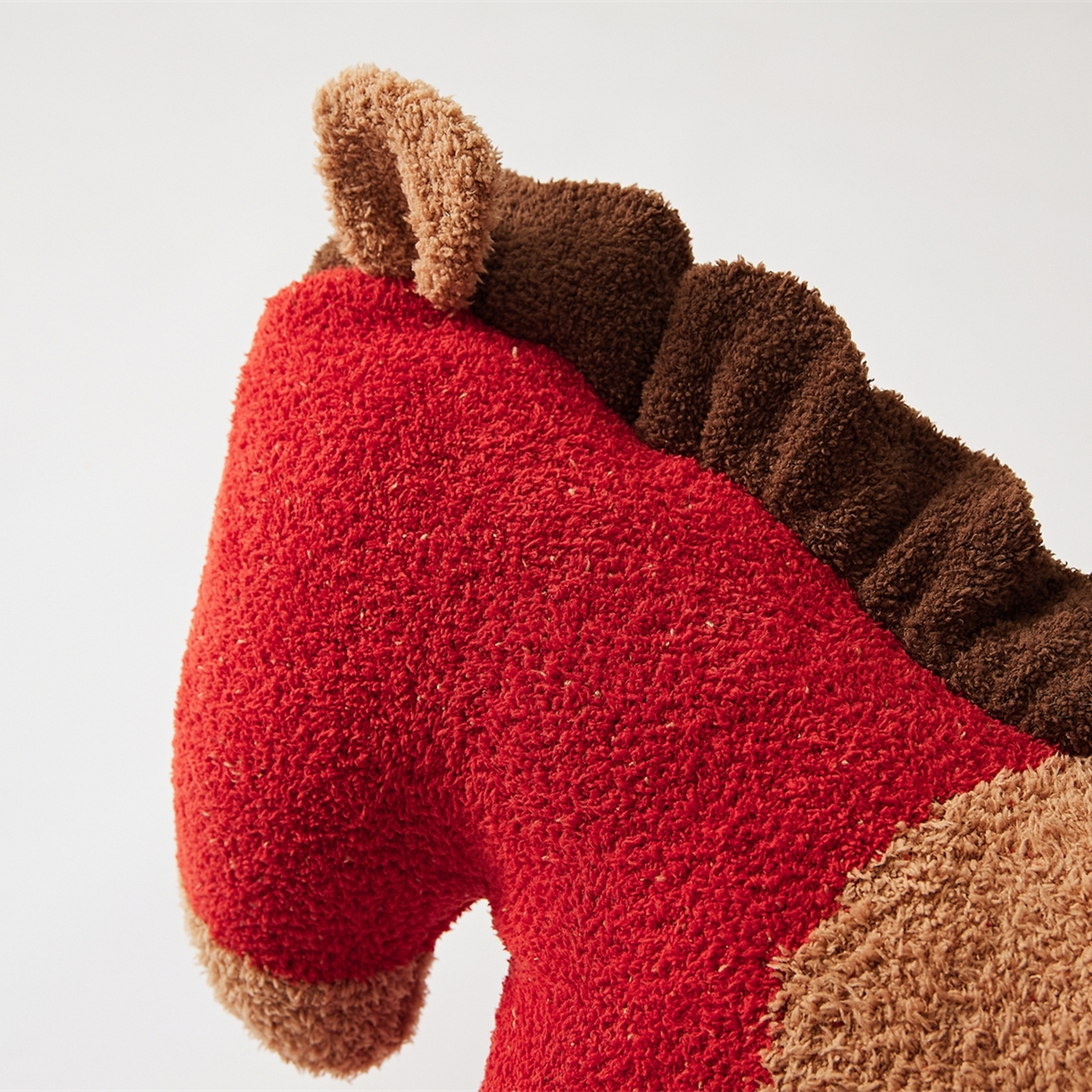 91家纺网 家纺一手货源 找家纺 暖绵绵家纺 2026春夏新款针织毯毯子多功能盖毯+抱枕-马年米洛特 米洛特-抱枕含芯