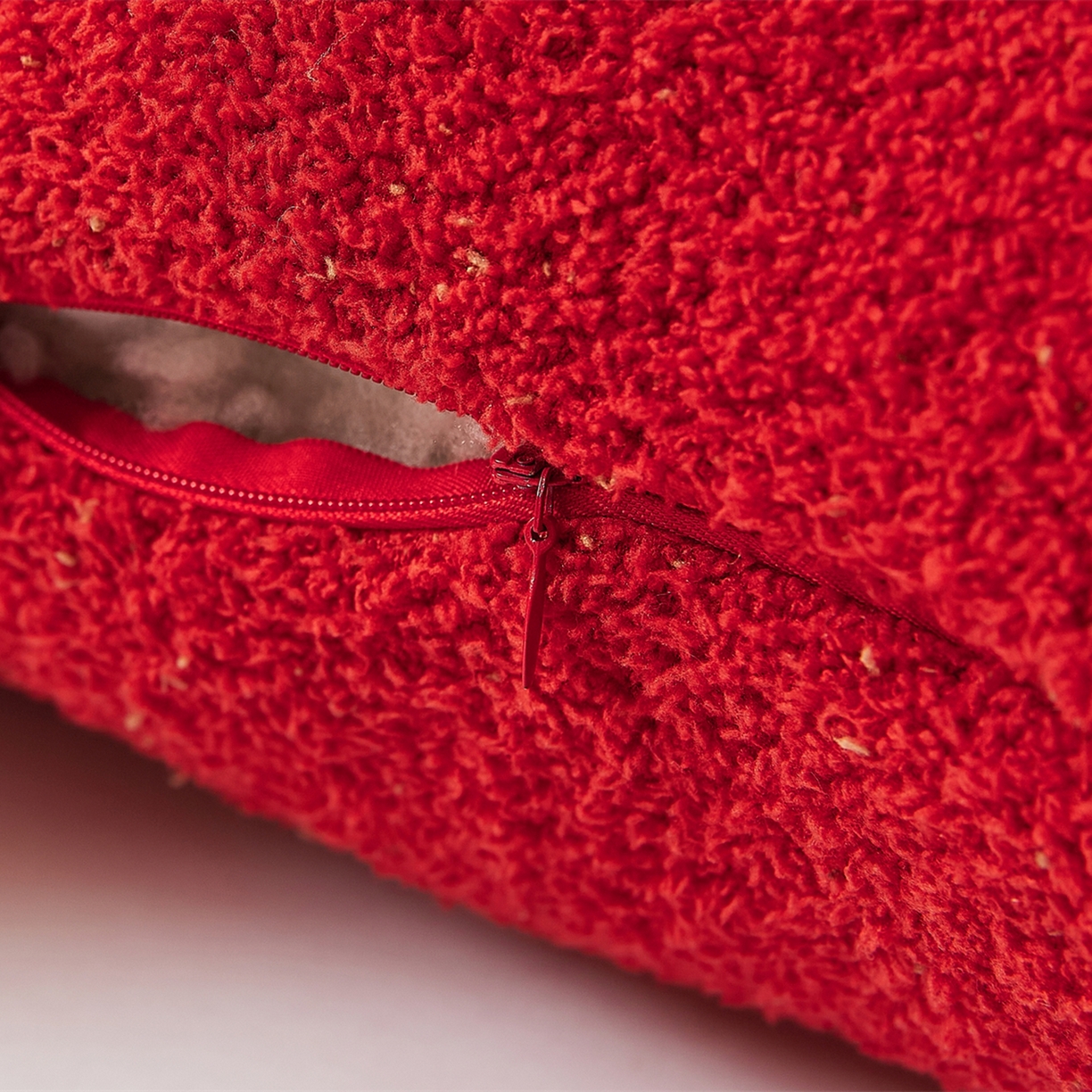 91家纺网 家纺一手货源 找家纺 暖绵绵家纺 2026春夏新款针织毯毯子多功能盖毯+抱枕-马年米洛特 米洛特-抱枕含芯