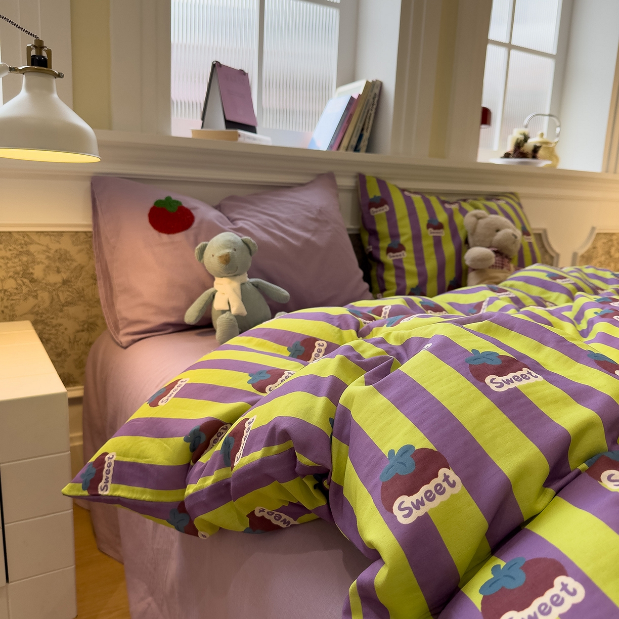 91家纺网 家纺一手货源 找家纺 （总）呗旺鹿 2025新款A类牛奶绒数码印花卡通小清新四件套（场景一）