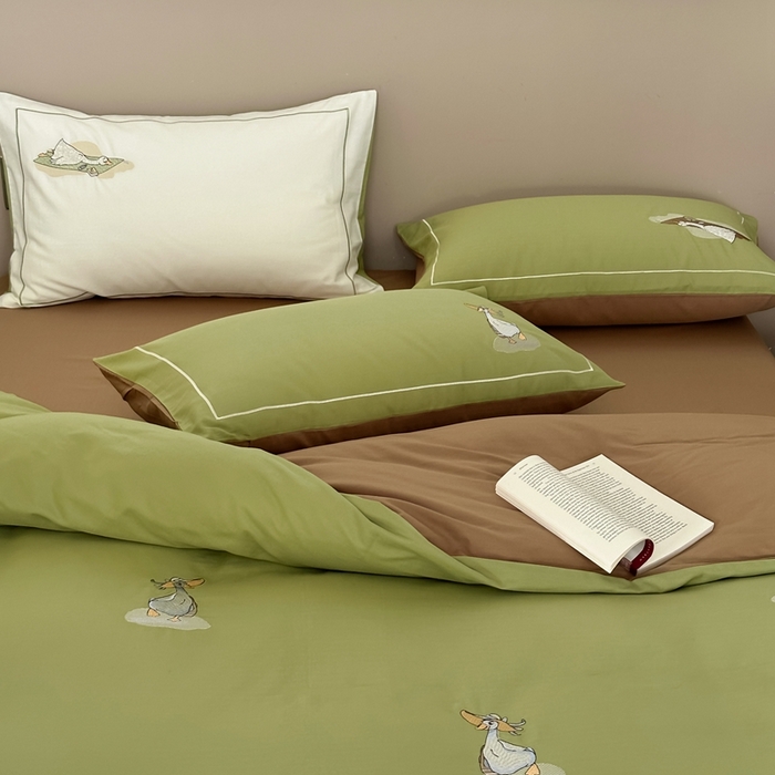 91家纺网 家纺一手货源 找家纺 （总）初拾 2023新款全棉大雁纹年轻系列四件套—沙滩鸭