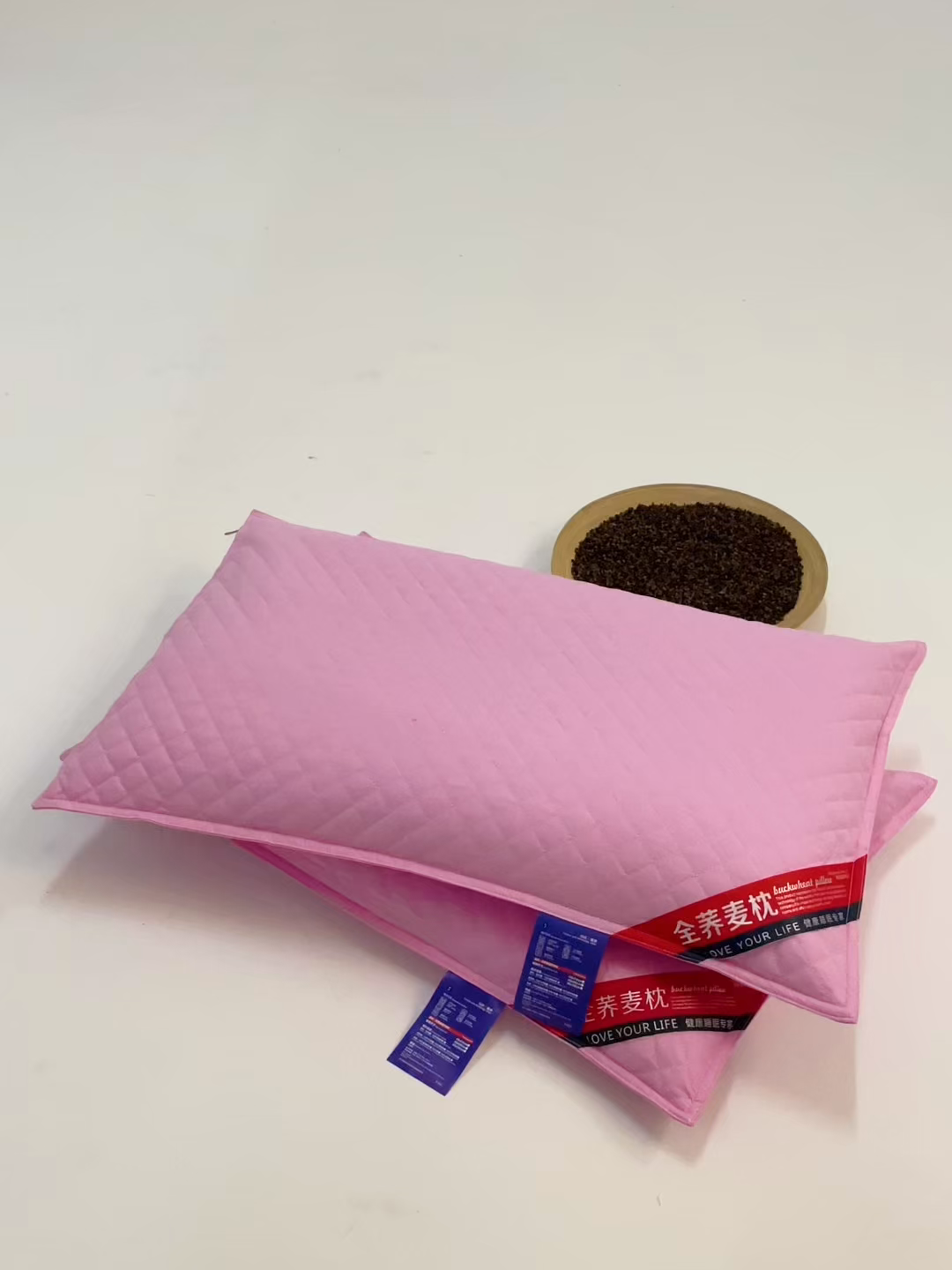 91家纺网 家纺一手货源 找家纺 糖果枕芯 2026新款全棉天然绗绣小方格全荞麦护颈枕保健枕枕头枕芯 荞麦小方格粉色