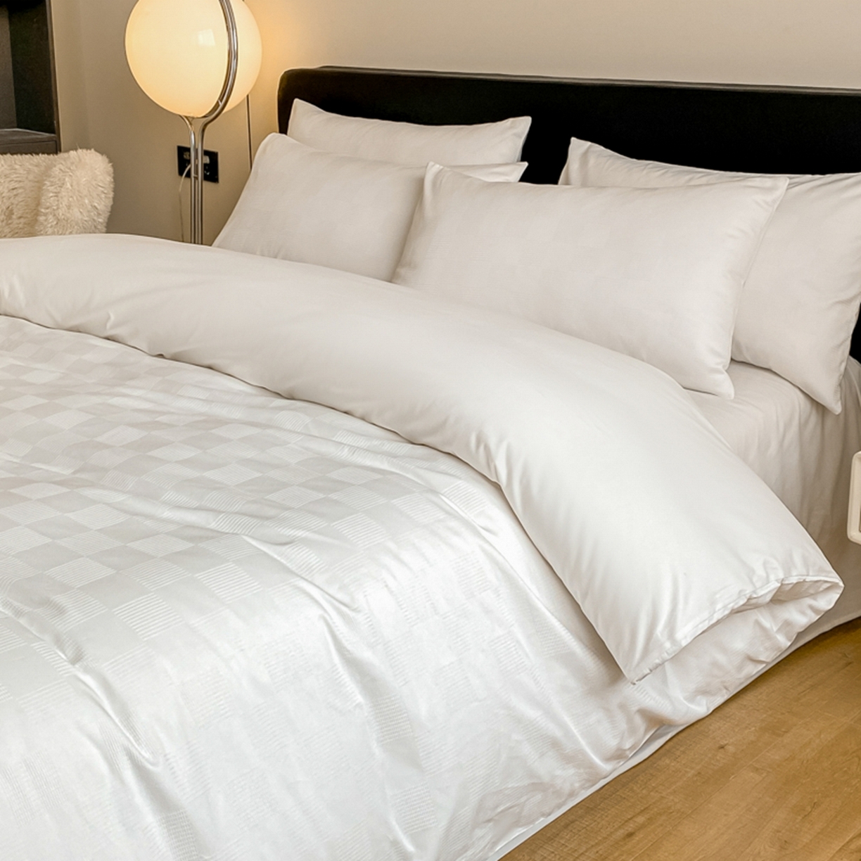 91家纺网 家纺一手货源 找家纺 琪格格纺织 2026新款轻奢长绒棉纯棉高级感提花方格酒店名宿居家四件套 60长绒棉-简格本白