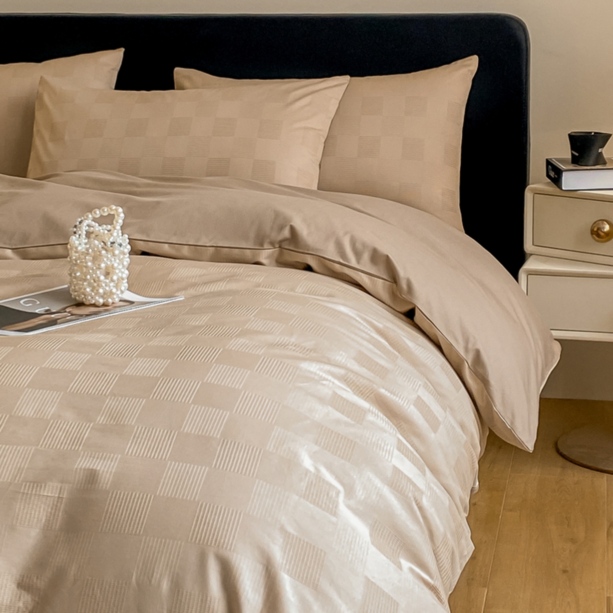 91家纺网 家纺一手货源 找家纺 琪格格纺织 2026新款轻奢长绒棉纯棉高级感提花方格酒店名宿居家四件套 60长绒棉-简格亚麻棕