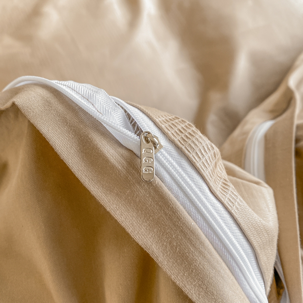 91家纺网 家纺一手货源 找家纺 琪格格纺织 2026新款轻奢长绒棉纯棉高级感提花方格酒店名宿居家四件套 60长绒棉-简格亚麻棕