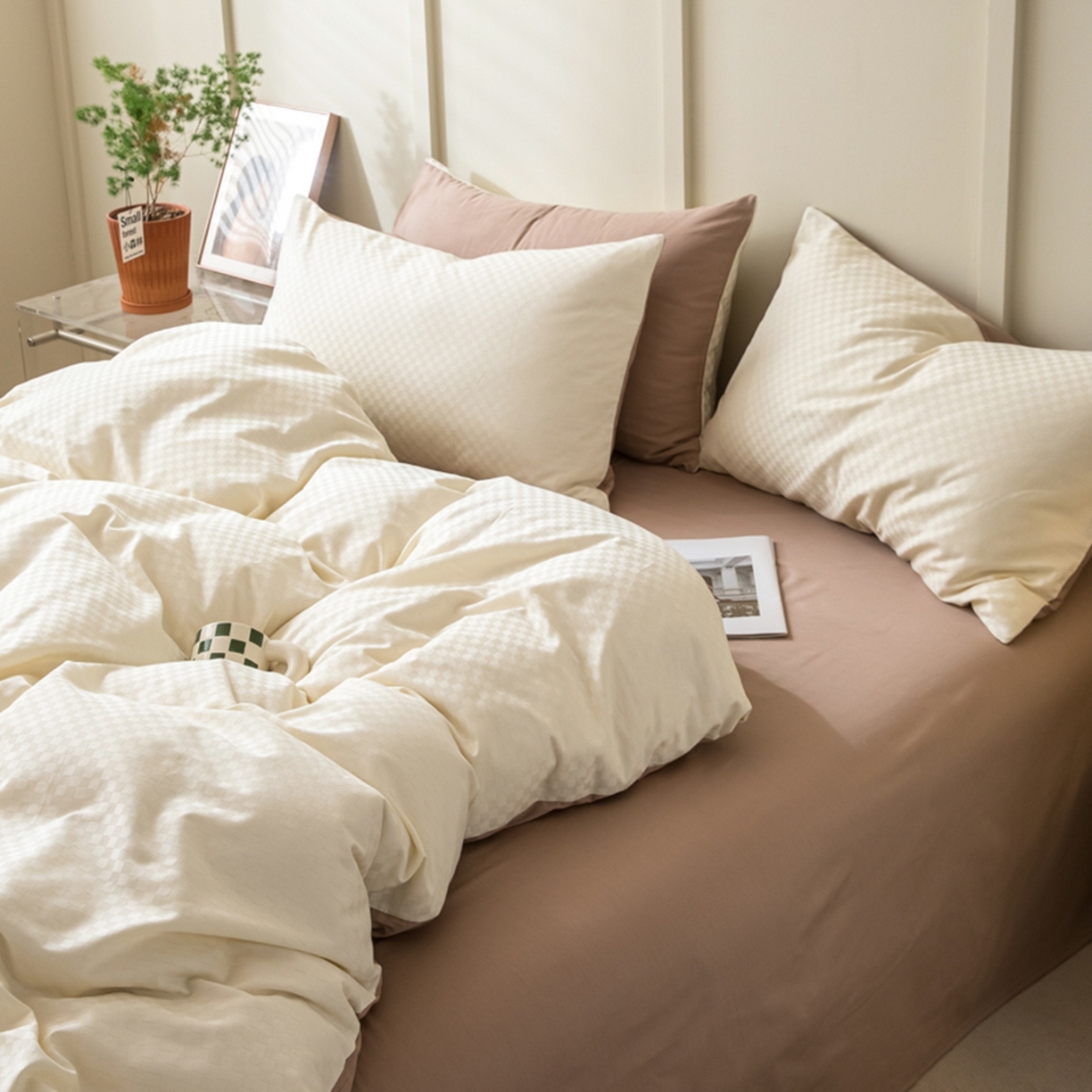 91家纺网 家纺一手货源 找家纺 琪格格纺织 2026新款轻奢长绒棉纯棉高级感提花方格酒店名宿居家四件套 60长绒棉-奶昔白+摩卡棕