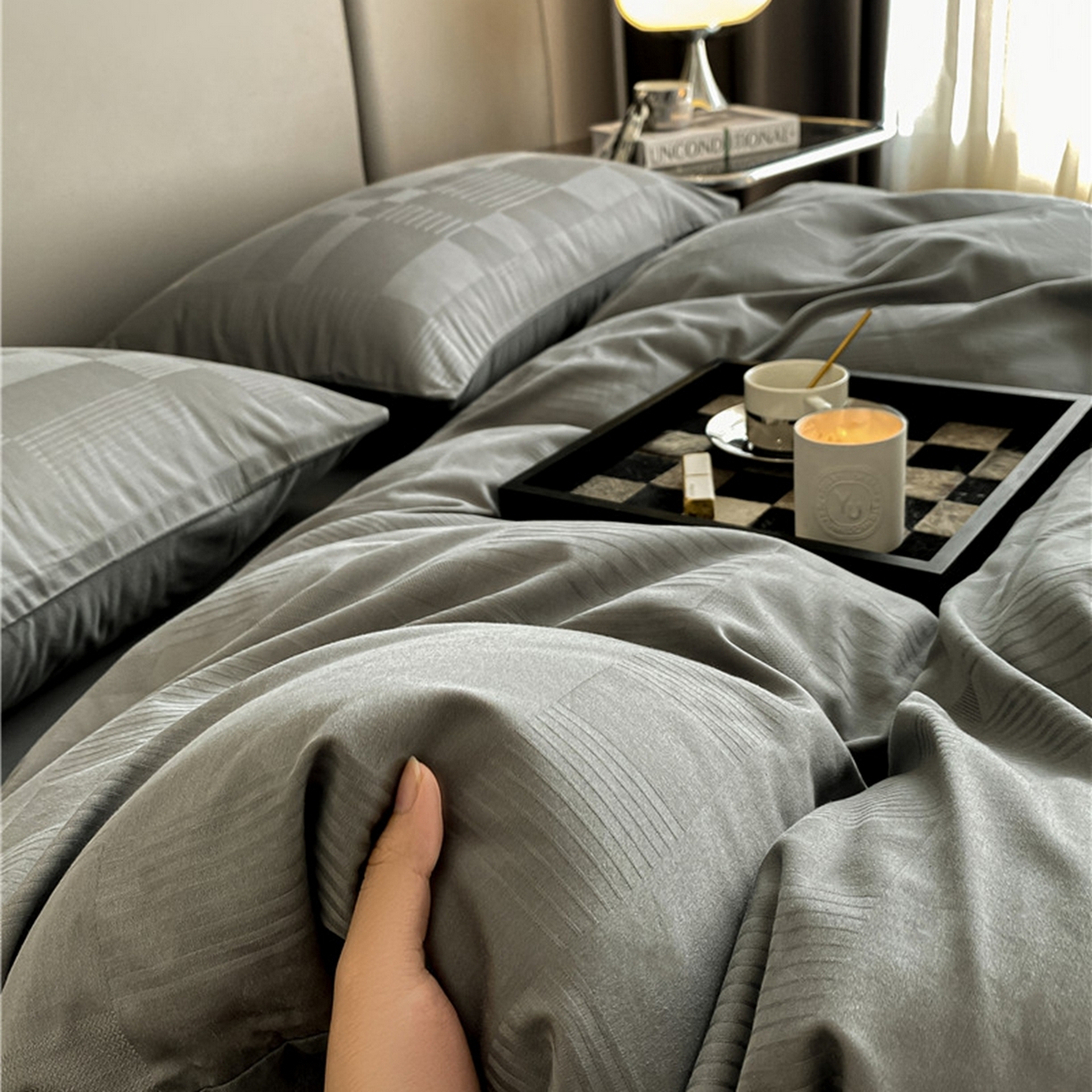 91家纺网 家纺一手货源 找家纺 琪格格纺织 2026新款轻奢长绒棉纯棉高级感提花方格酒店名宿居家四件套 原棉大提花-摩登灰