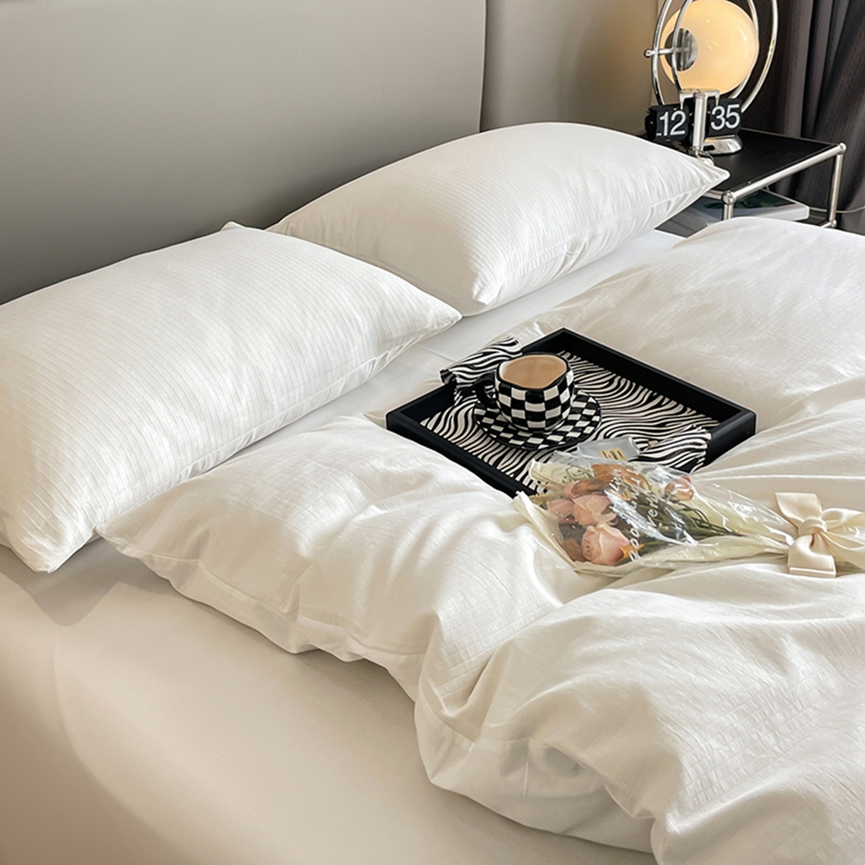 91家纺网 家纺一手货源 找家纺 琪格格纺织 2026新款轻奢长绒棉纯棉高级感提花方格酒店名宿居家四件套 原棉小提花-本白-场景二