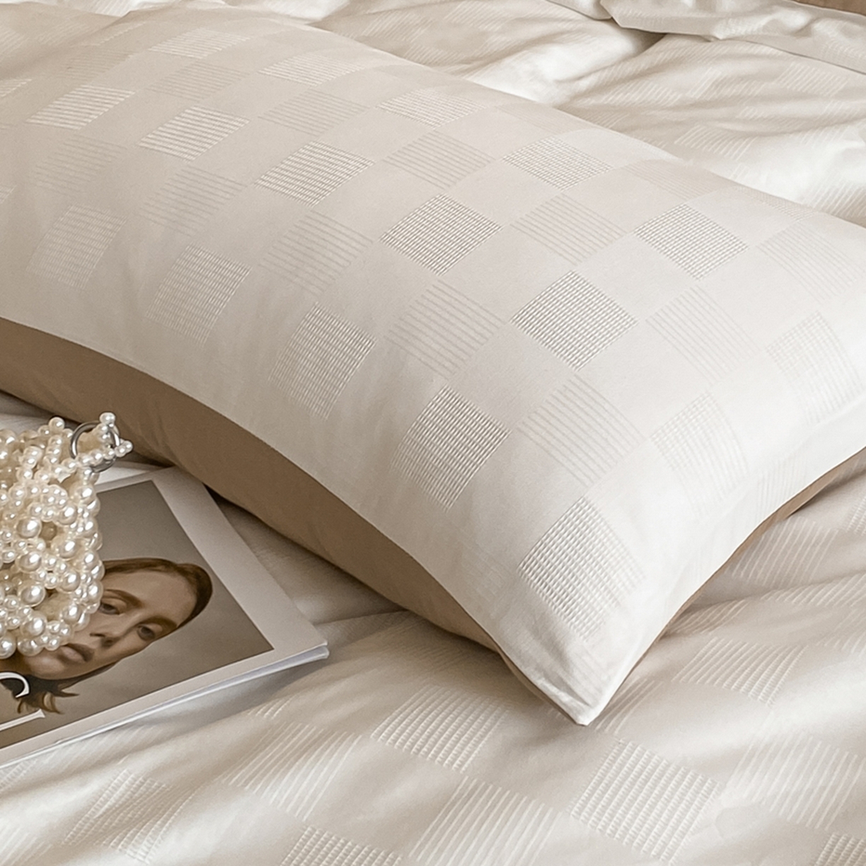 91家纺网 家纺一手货源 找家纺 琪格格纺织 2026新款轻奢长绒棉纯棉高级感提花方格单枕套枕套单件单品枕套 60长绒棉-简格奶白亚麻棕