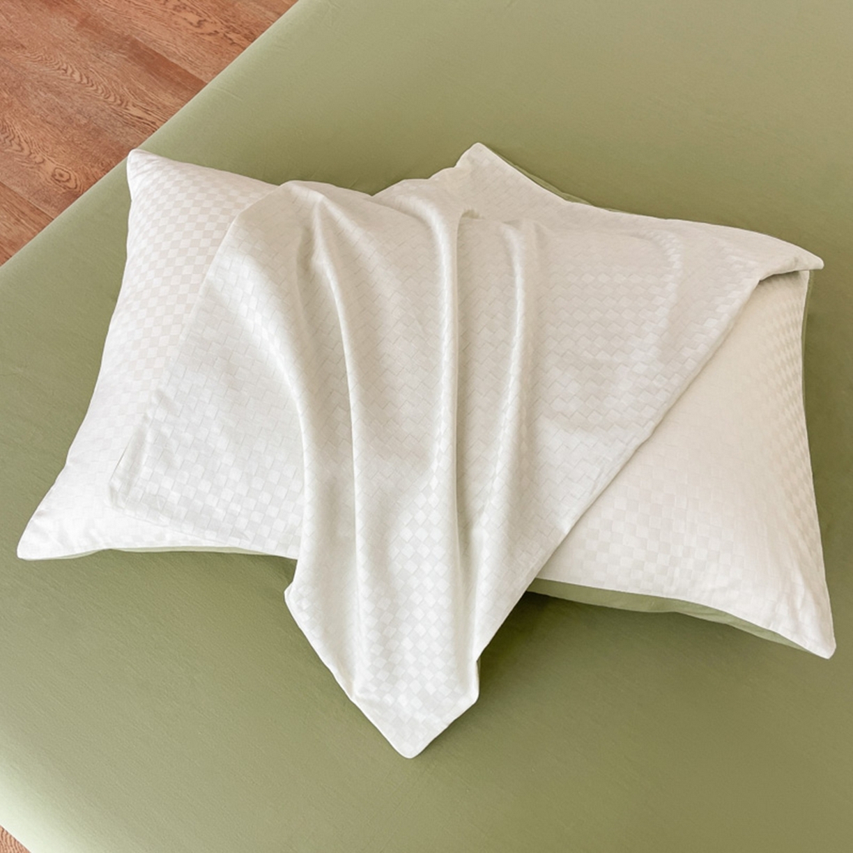 91家纺网 家纺一手货源 找家纺 琪格格纺织 2026新款轻奢长绒棉纯棉高级感提花方格单枕套枕套单件单品枕套 60长绒棉-奶昔白+果绿