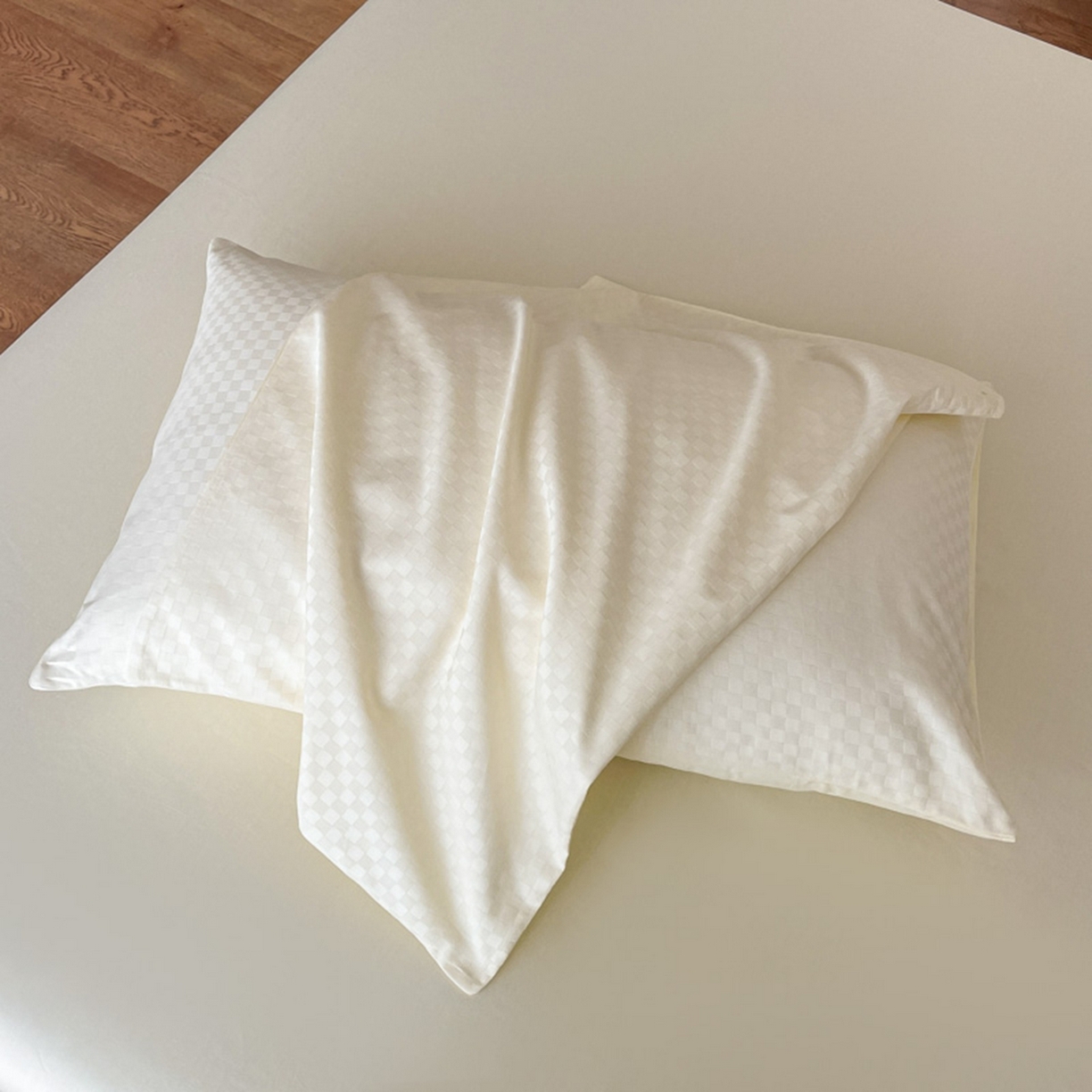 91家纺网 家纺一手货源 找家纺 琪格格纺织 2026新款轻奢长绒棉纯棉高级感提花方格单枕套枕套单件单品枕套 60长绒棉-奶昔白