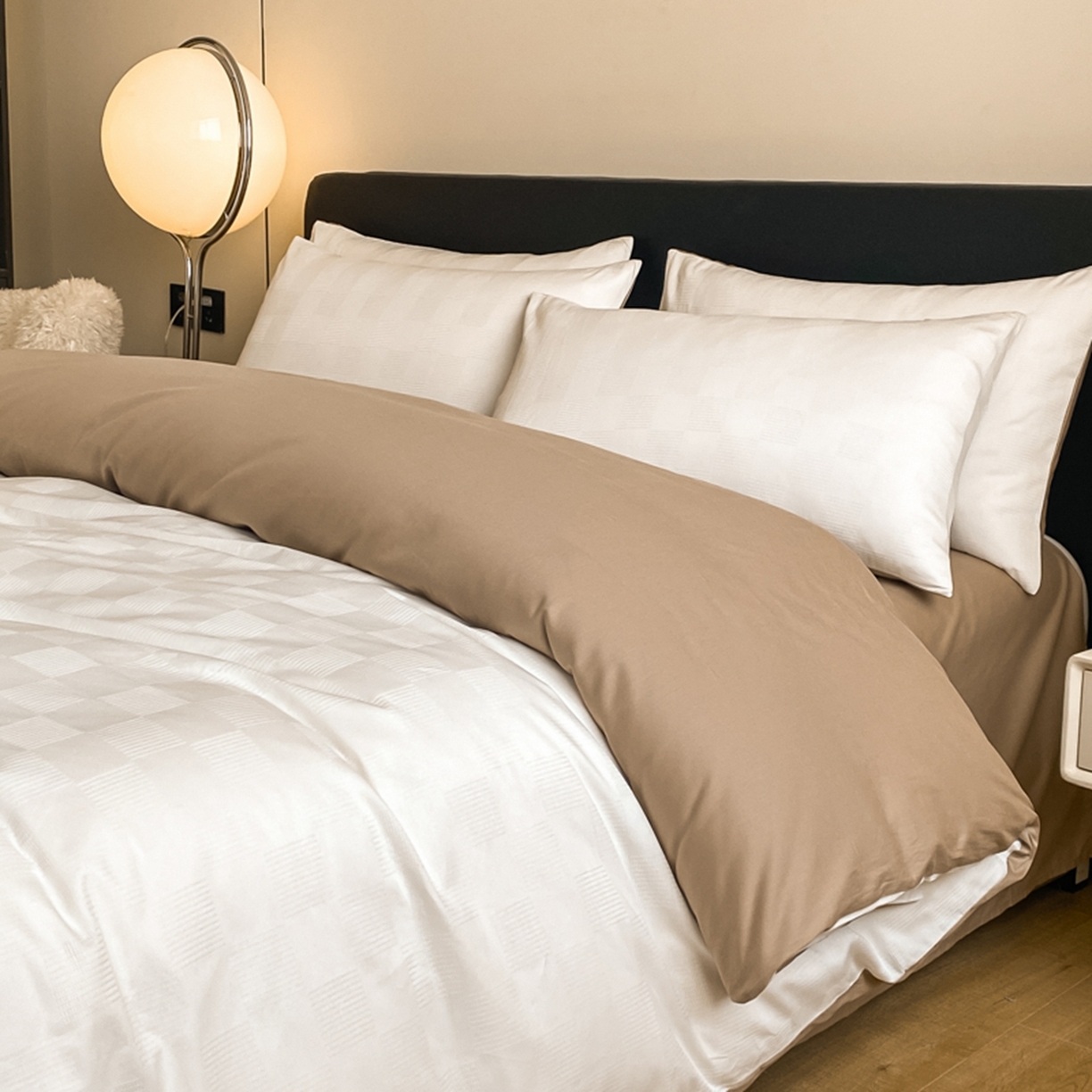 91家纺网 家纺一手货源 找家纺 琪格格纺织 2026新款轻奢长绒棉纯棉高级感提花方格单枕套枕套单件单品枕套 60长绒棉-简格奶白亚麻棕