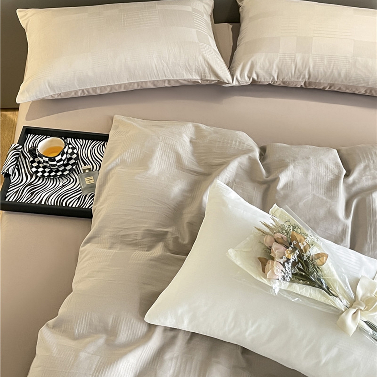 91家纺网 家纺一手货源 找家纺 琪格格纺织 2026新款轻奢长绒棉纯棉高级感提花方格单枕套枕套单件单品枕套 原棉大提花-卡其棕